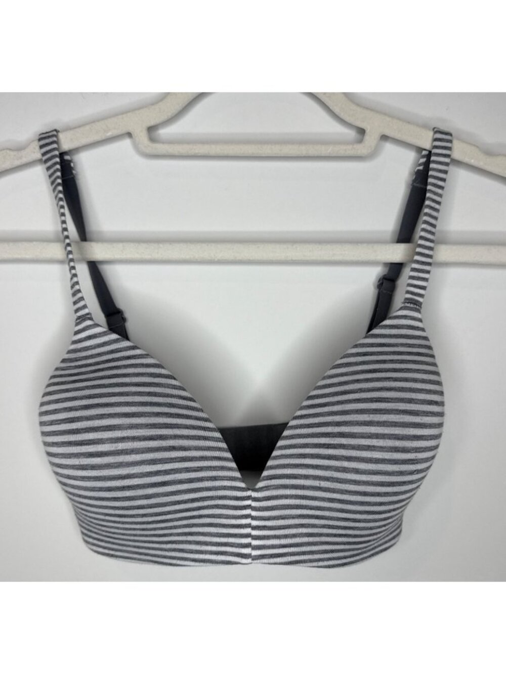 Gap Love Wireless Bra 32D Gray White Striped Wirefree Comfort T Shirt Bra